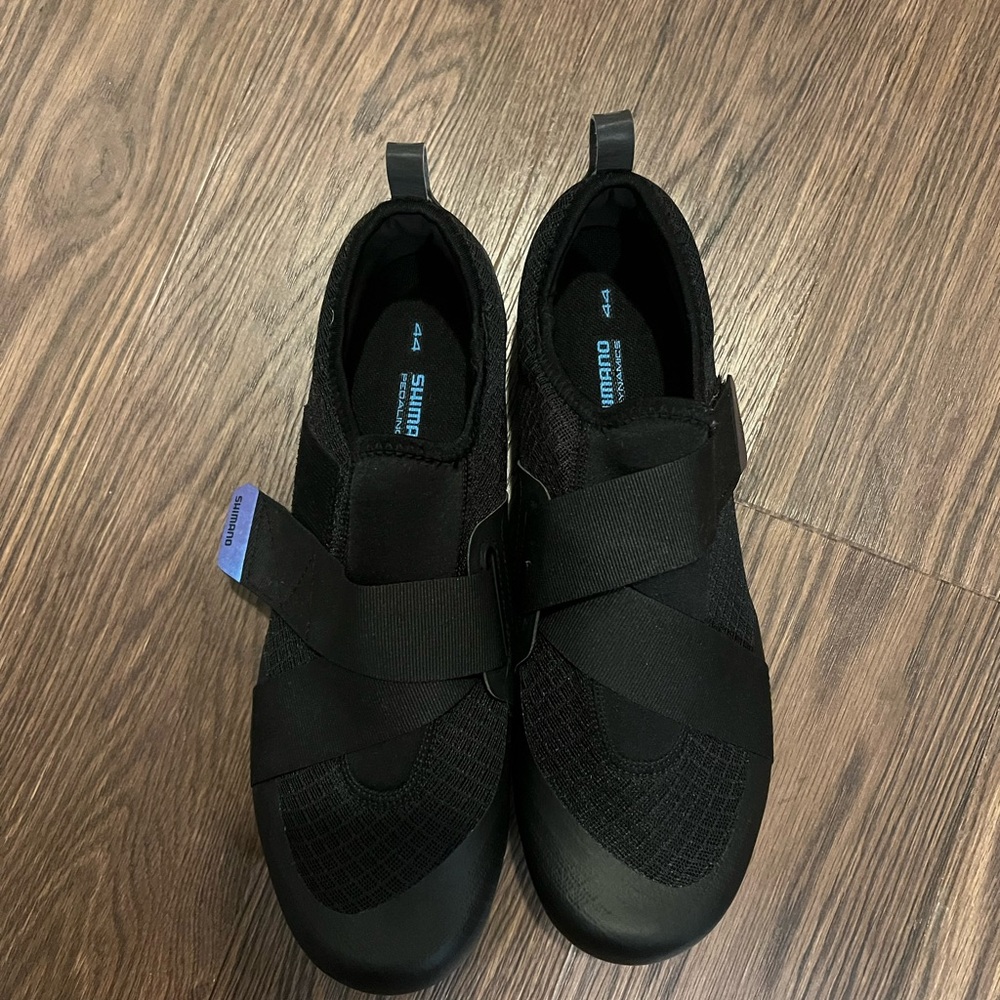 Shimano men’s cycle shoes, size 44, worn once!!!